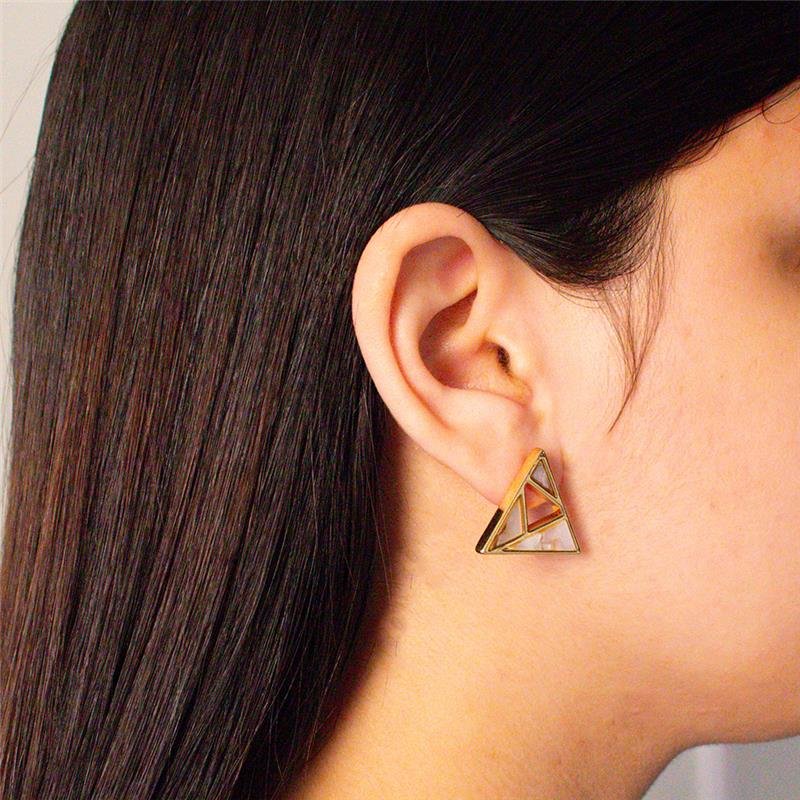 BRINCO FOLHEADO TRIÂNGULAR