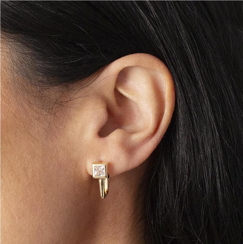 ARGOLA FOLHEADA QUADRADA PONTO DE LUZ