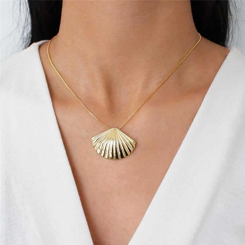 GARGANTILHA FOLHEADA CONCHA DETALHADA 40 CM