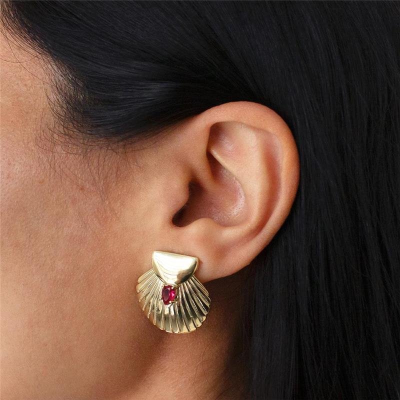 BRINCO FOLHEADO CONCHA DETALHADA PEDRA GOTA VERMELHA