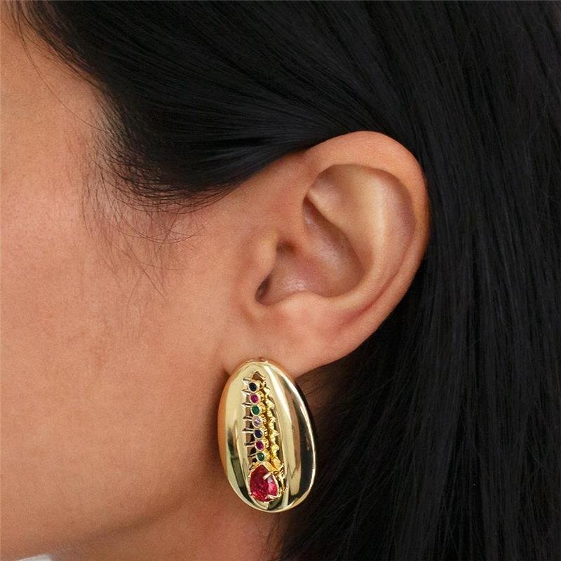 BRINCO FOLHEADO CONCHA BÚZIOS PEDRAS COLORIDAS