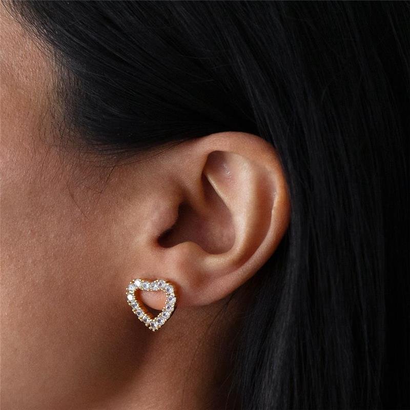 BRINCO FOLHEADO CORAÇÃO CRAVEJADO