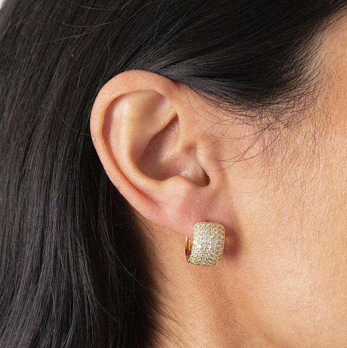 ARGOLA FOLHEADA CRAVEJADA COM ZIRCÔNIAS 