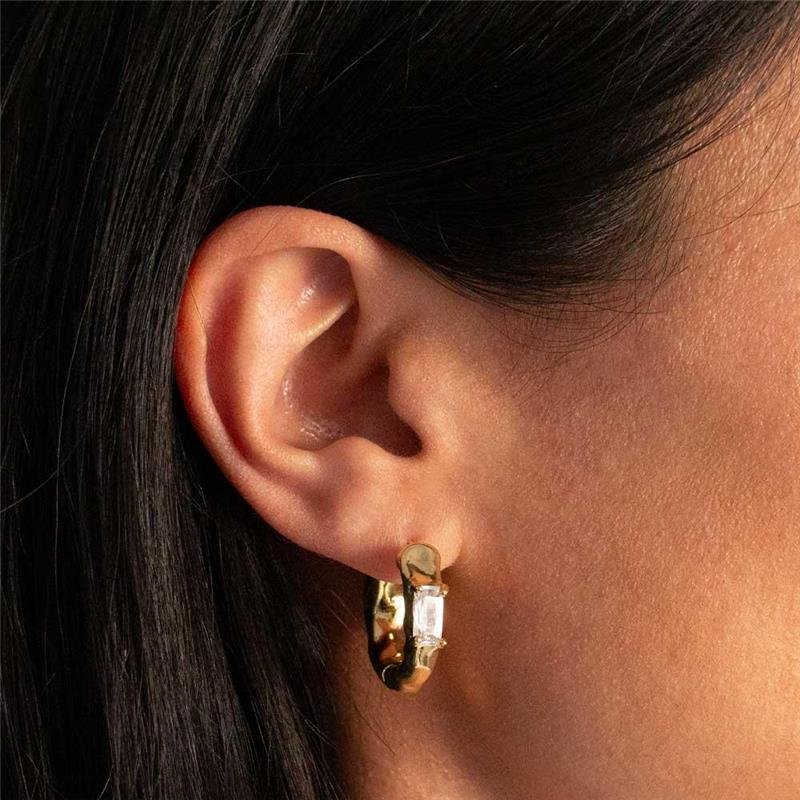 ARGOLA FOLHEADA PONTO DE LUZ QUADRADO