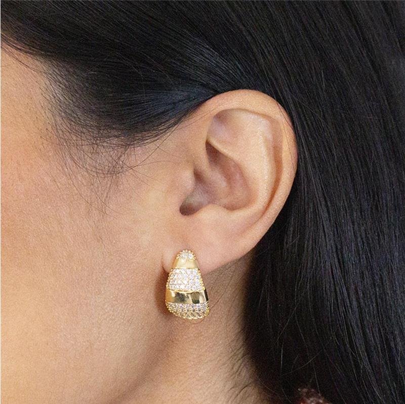 BRINCO FOLHEADO ZIRCÔNIA