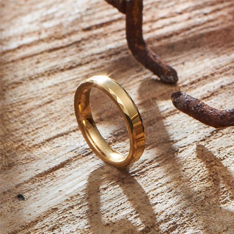 ANEL EM TUNGSTÊNIO DOURADO TAM: 26
