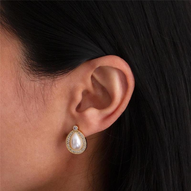 BRINCO FOLHEADO PÉROLA GOTA BORDA CRAVEJADA