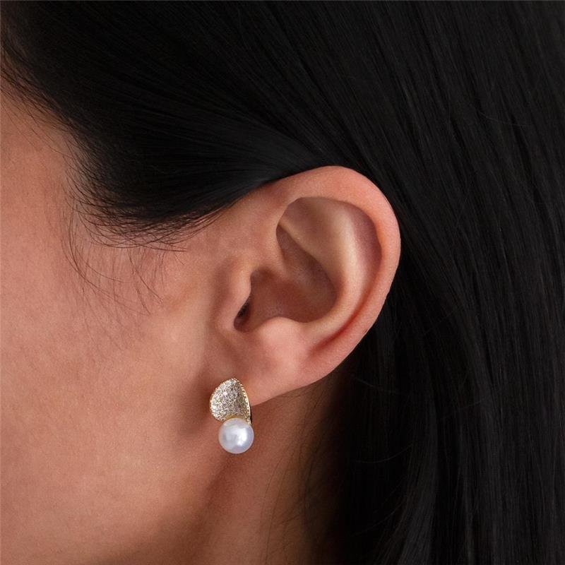 BRINCO FOLHEADO CRAVEJADO PÉROLA