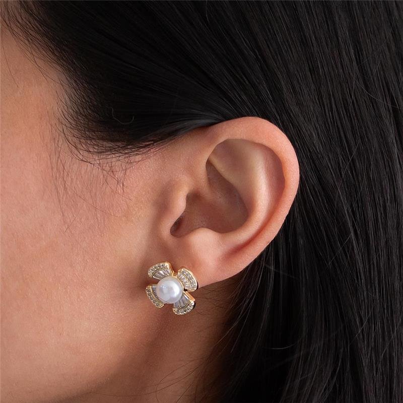 BRINCO FOLHEADO HÉLICES CRAVEJADAS PÉROLA 