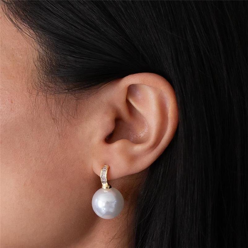 BRINCO FOLHEADO CRAVEJADO PÉROLA