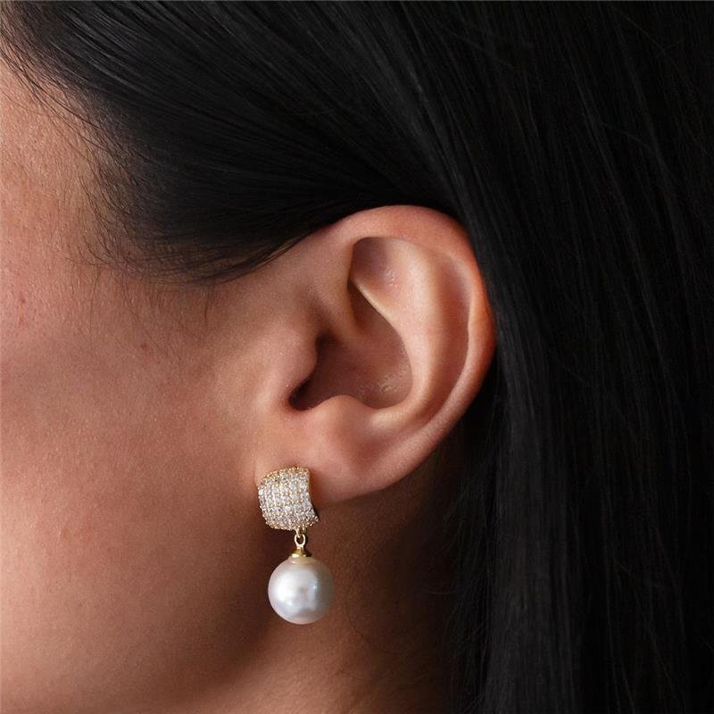 BRINCO FOLHEADO CRAVEJADO E PÉROLA