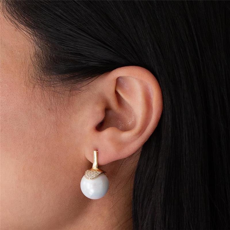 BRINCO FOLHEADO CRAVEJADO PÉROLA