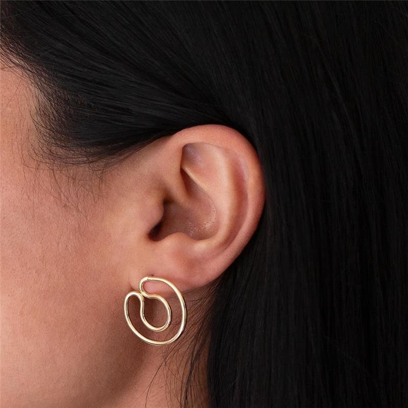 BRINCO FOLHEADO TRAÇO CURVADO