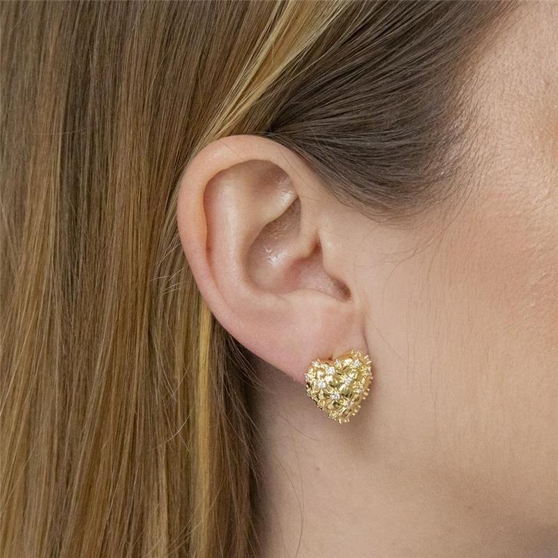 BRINCO FOLHEADO CORAÇÃO CRAVEJADO