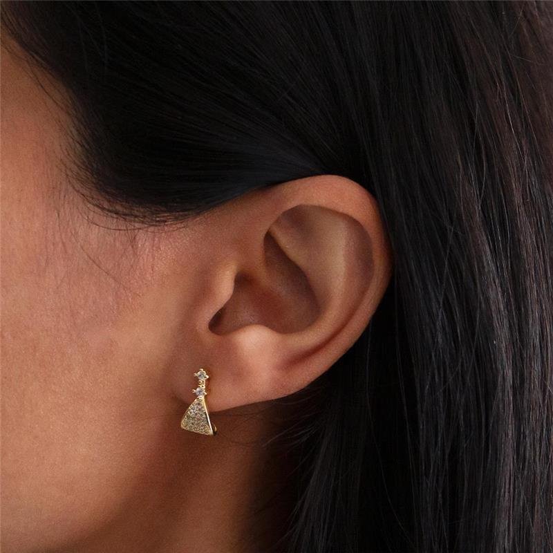 BRINCO FOLHEADO TRIÂNGULO CRAVEJADO