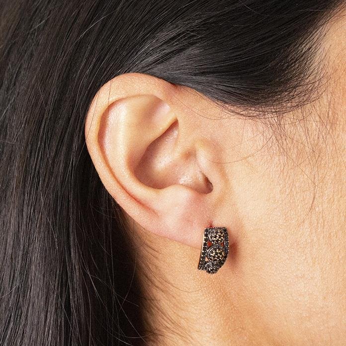 BRINCO FOLHEADO ZIRCÔNIA NEGRAS 