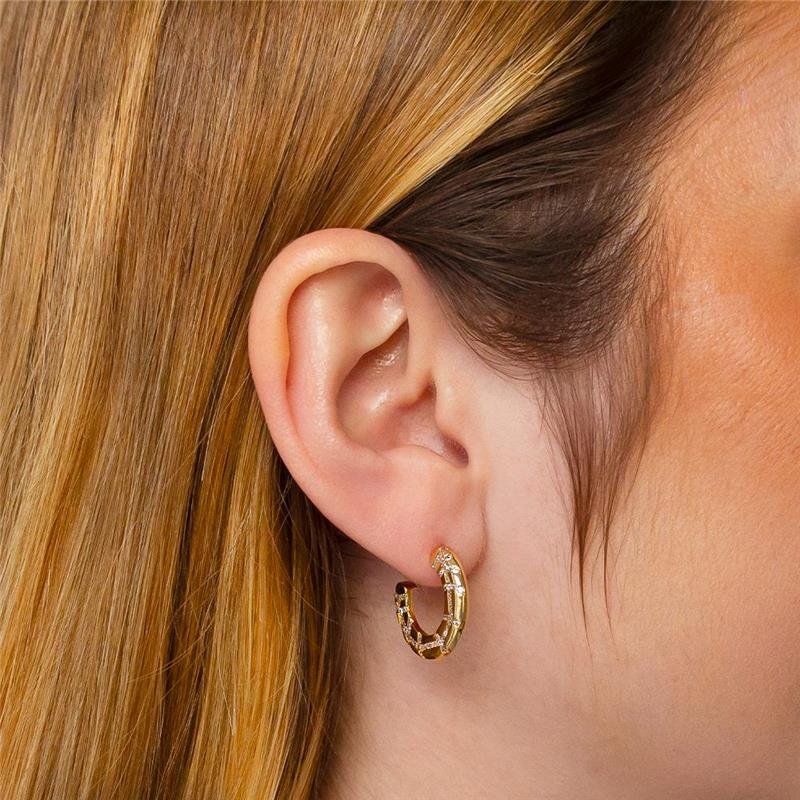 ARGOLA FOLHEADO DETALHADA ZIRCÔNIA 