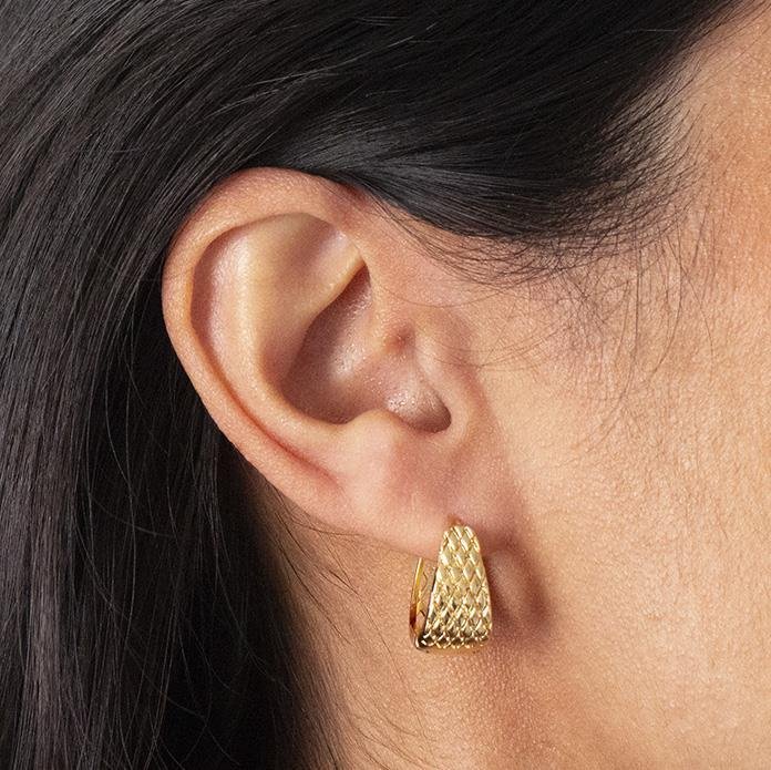 ARGOLA FOLHEADA COM DETALHES 