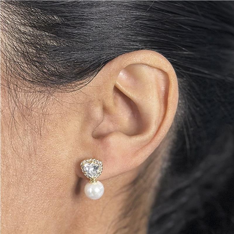 BRINCO FOLHEADO COM PEDRA E PÉROLA 