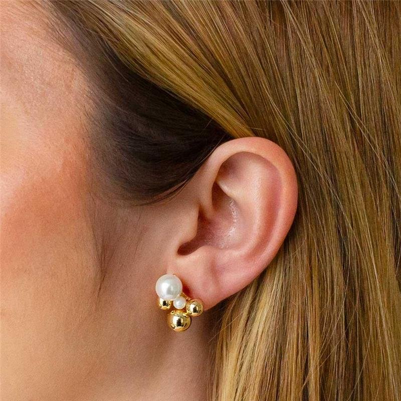 BRINCO FOLHEADO ESFERAS DELICADAS PÉROLA