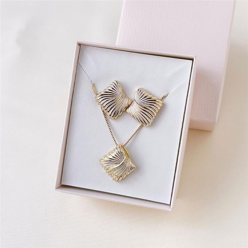 CONJUNTO FOLHEADO QUADRADO COM DETALHES - 45 CM 