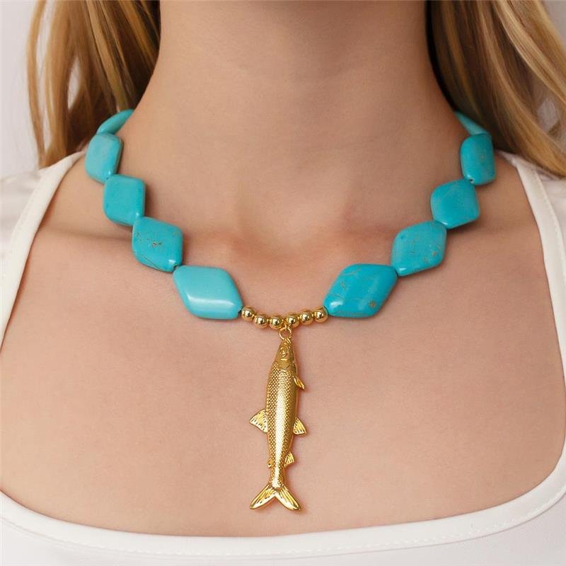 GARGANTILHA FOLHEADA PEIXE DOURADO PEDRA TURQUESA- 40 CM