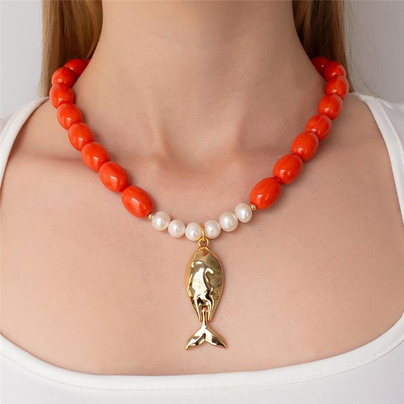 GARGANTILHA FOLHEADA PEDRA VERMELHA PEIXE