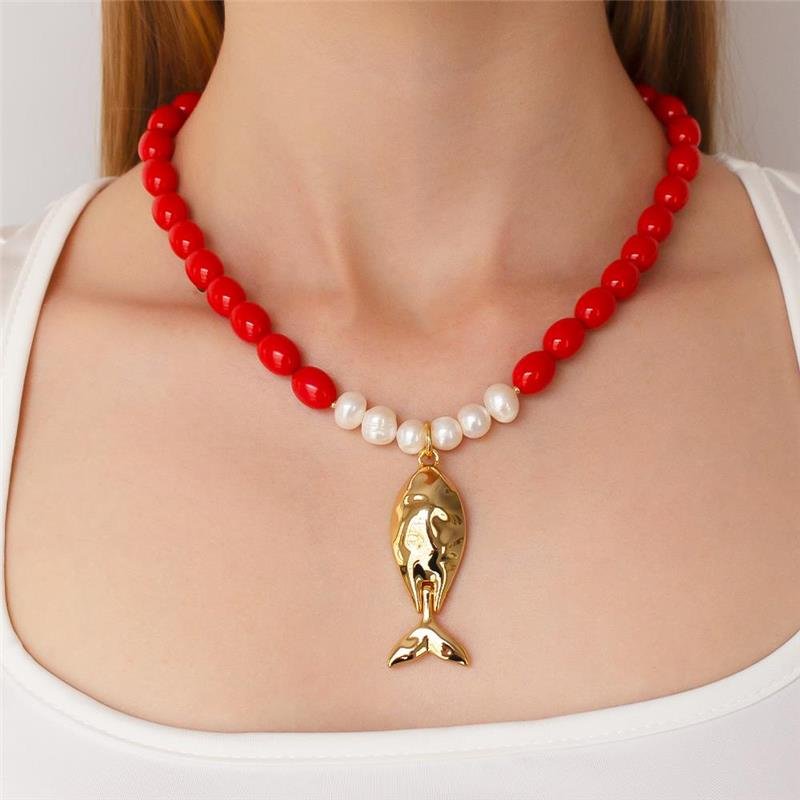 GARGANTILHA FOLHEADA PEDRA VERMELHA PEIXE