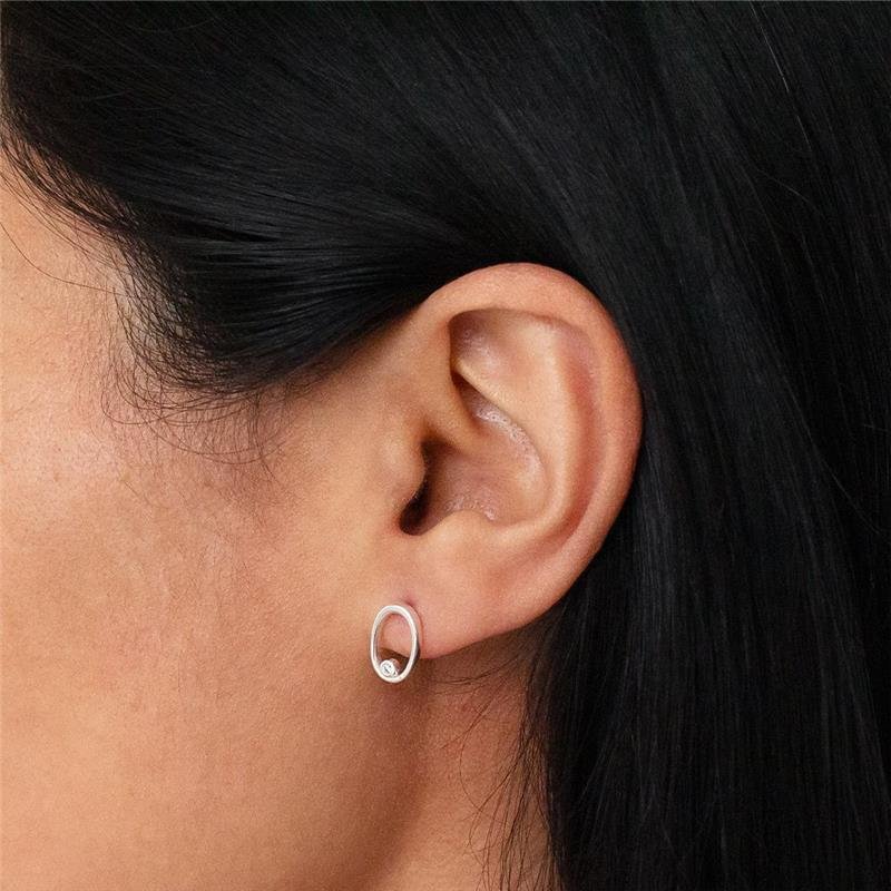 BRINCO PRATA OVAL PONTO DE LUZ