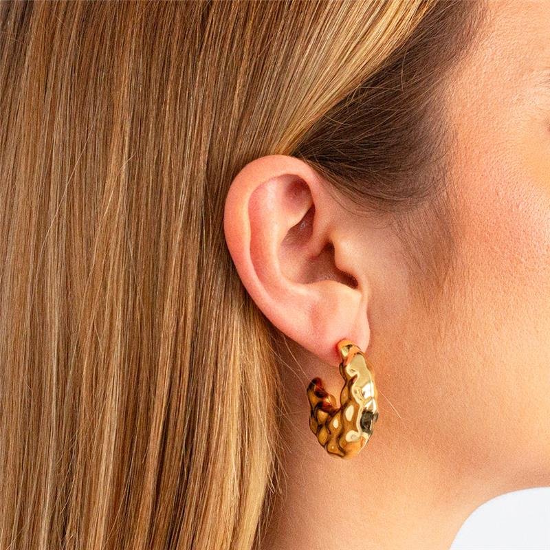 ARGOLA FOLHEADA MEIA LUA TEXTURIZADA - CRUSH 