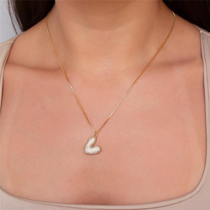 GARGANTILHA FOLHEADA CORAÇÃO CRAVEJADO