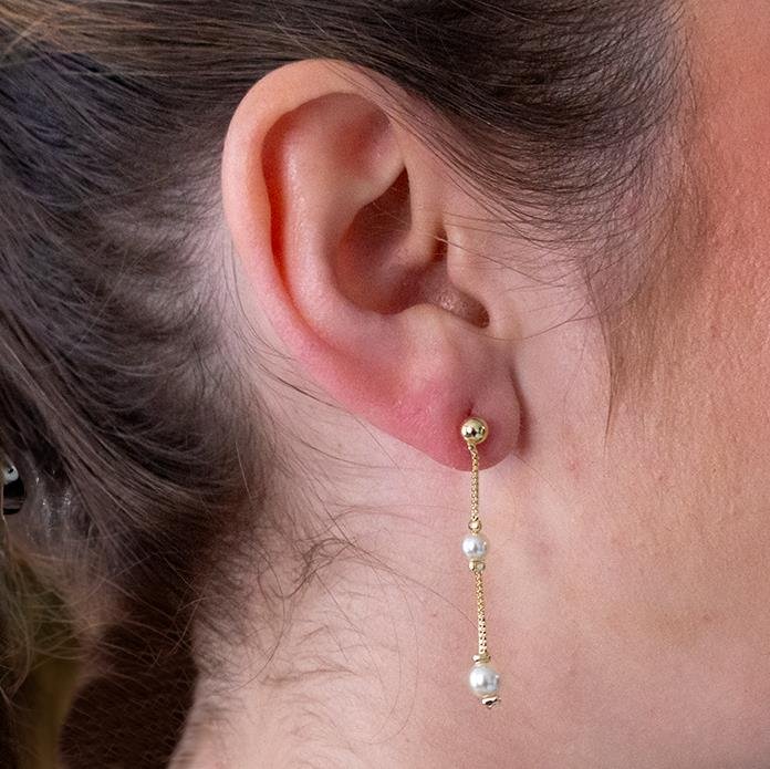 BRINCO FOLHEADO PEROLA 