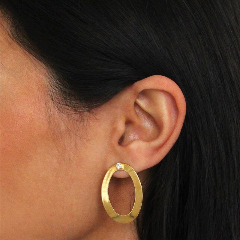 BRINCO FOLHEADO COM PONTO DE LUZ