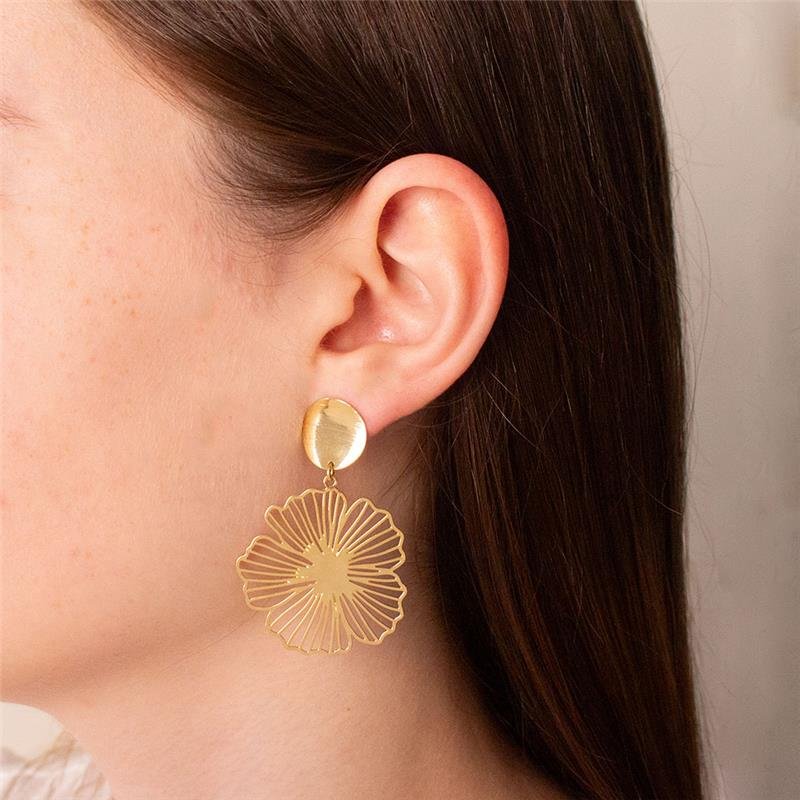 BRINCO FOLHEADO FLOR VAZADO 