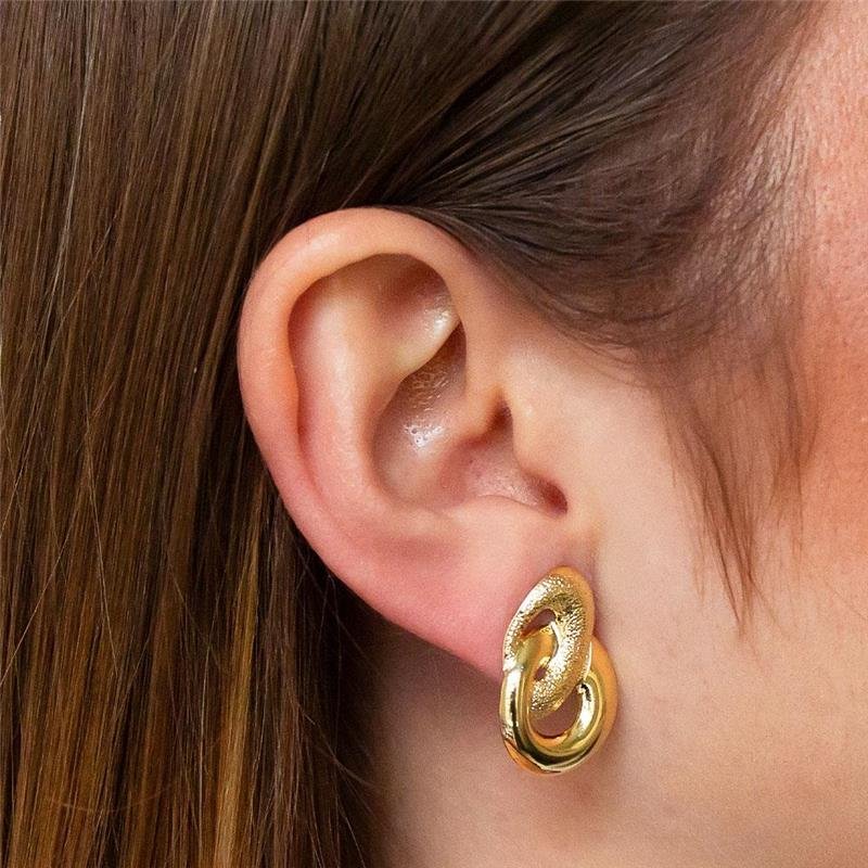 BRINCO FOLHEADO TEXTURIZADO