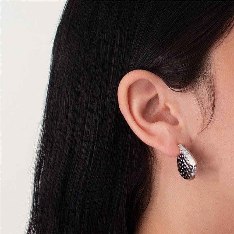 BRINCO FOLHEADO EM RÓDIO BRANCO 