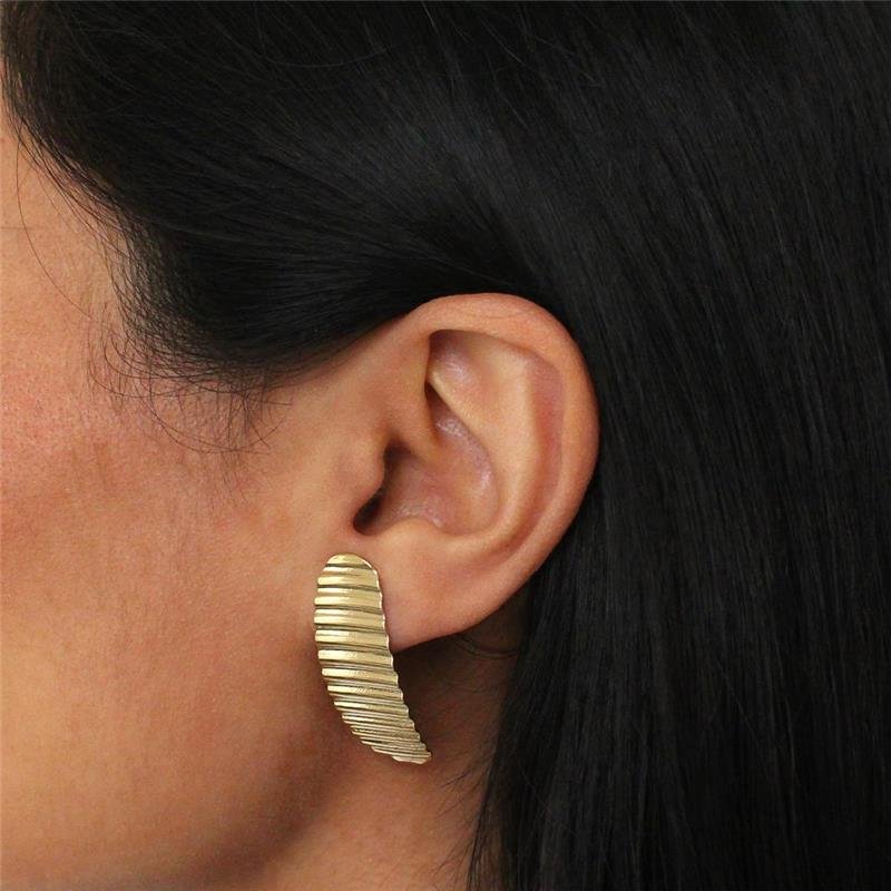 BRINCO FOLHEADO TEXTURIZADO 