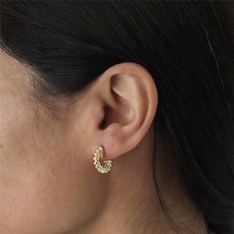 ARGOLA FOLHEADA TRABALHADA