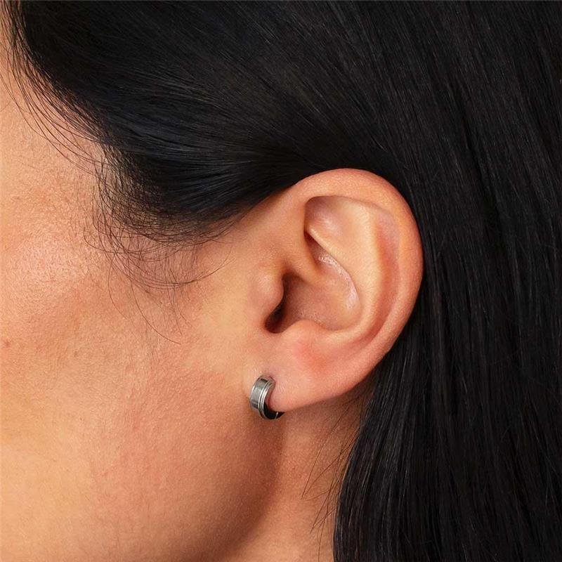 ARGOLA EM AÇO DETALHADA PEQUENA 