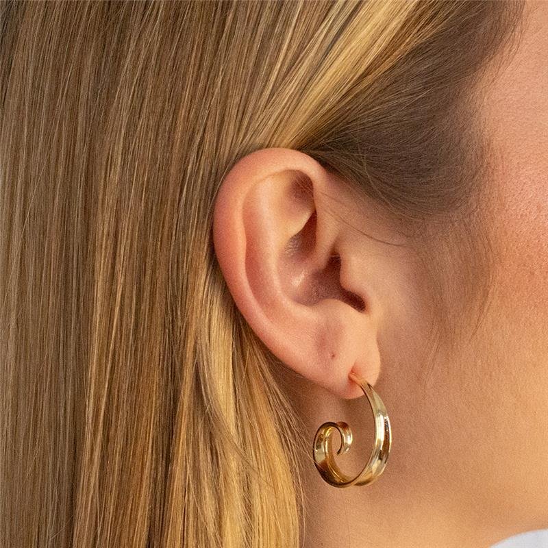 ARGOLA FOLHEADA LISA CURVA - BOLD 