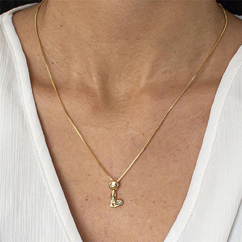 GARGANTILHA FOLHEADA MENINO JOGANDO BOLA 