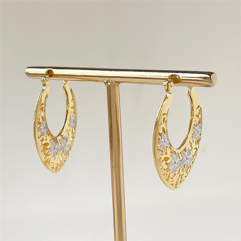 ARGOLA FOLHEADA FLOR Á RÓDIO BRANCO