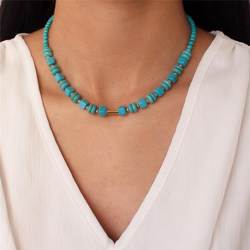 GARGANTILHA FOLHEADA PEDRA TURQUESA DETALHES EM DOURADO - 40CM