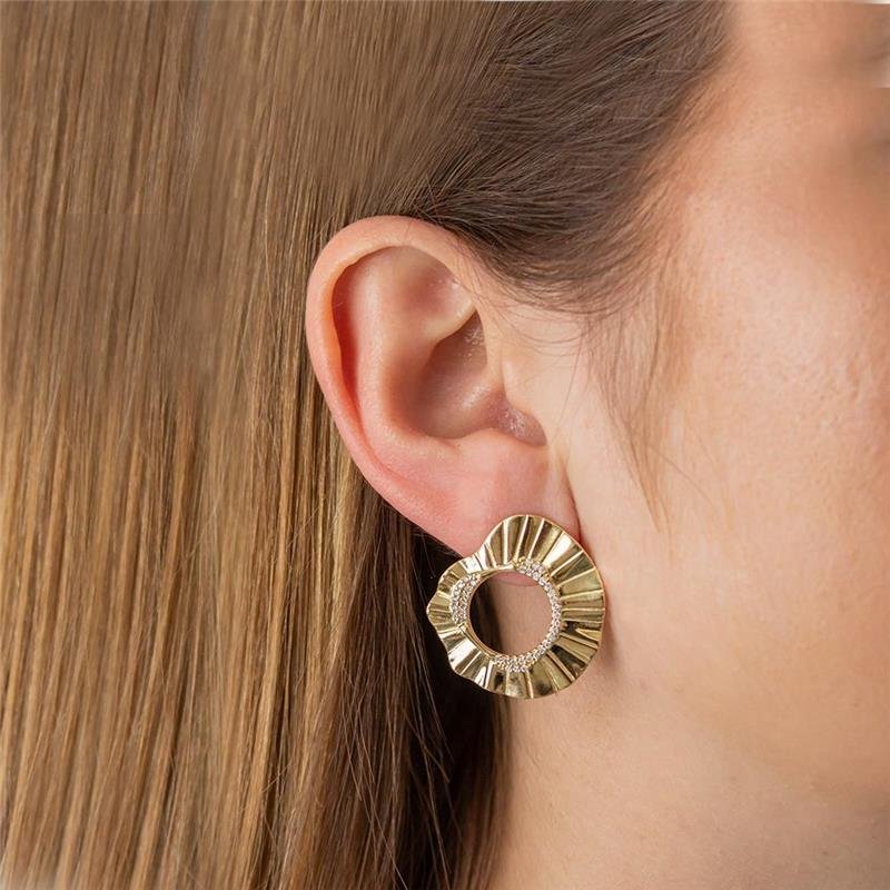 BRINCO FOLHEADO CRAVEJADO