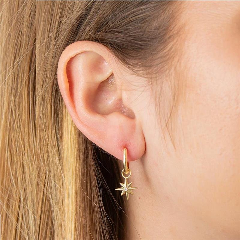 ARGOLA FOLHEADA ESTRELA COM PONTO DE LUZ