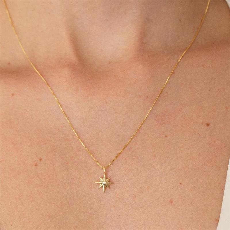 GARGANTILHA FOLHEADA PINGENTE ESTRELA COM PONTO DE LUZ