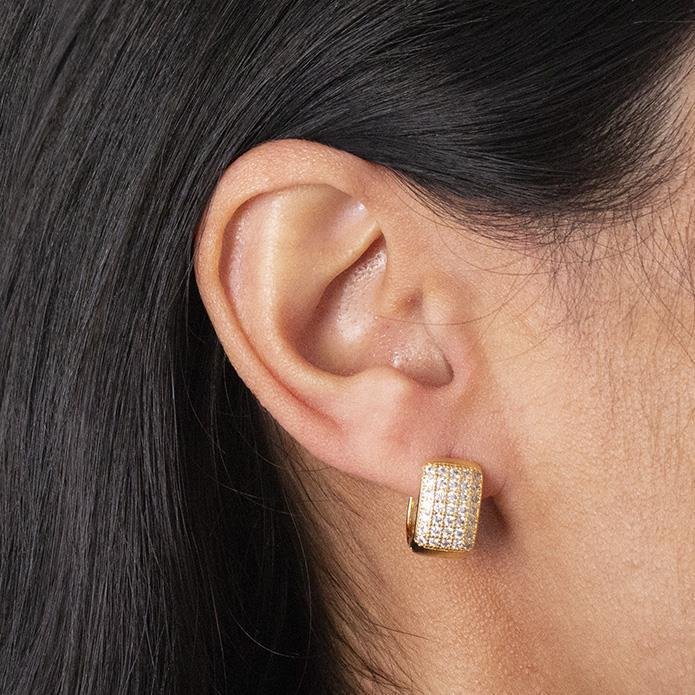 ARGOLA FOLHEADA QUADRADA COM ZIRCÔNIA 