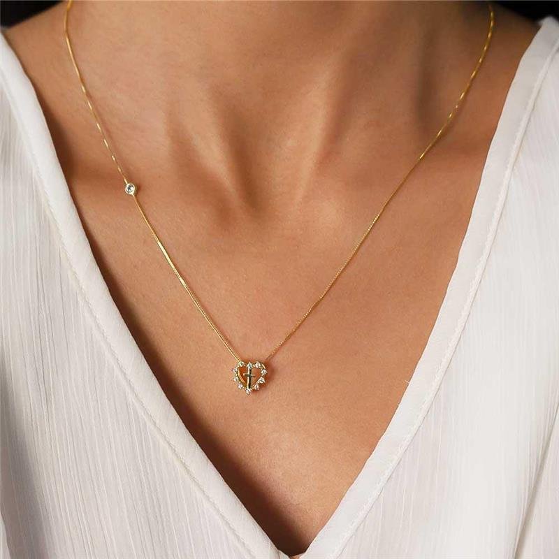 GARGANTILHA FOLHEADA CORAÇÃO COM CRUZ E PONTO DE LUZ