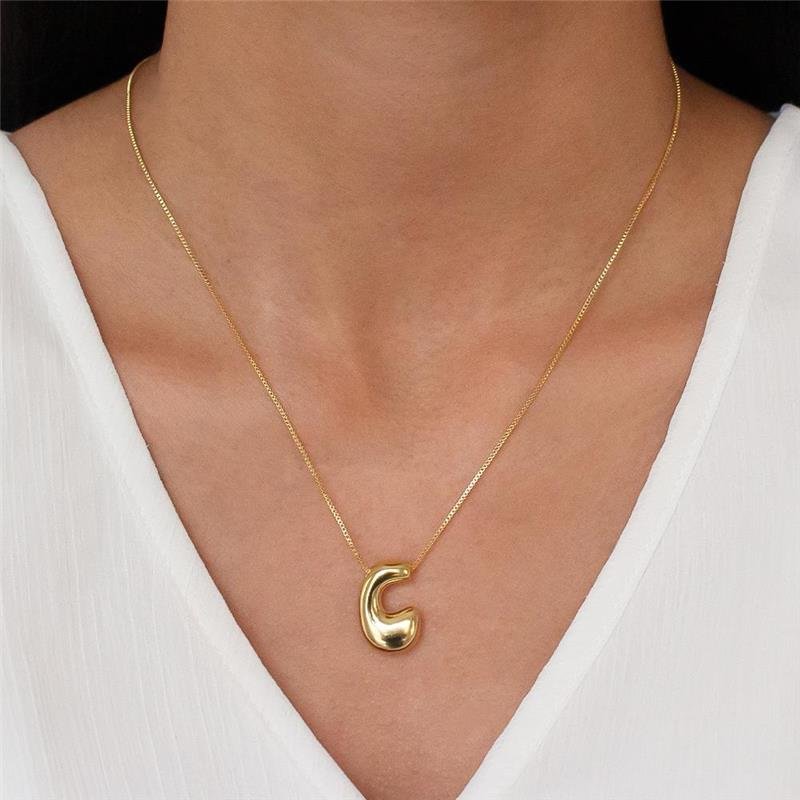 GARGANTILHA FOLHEADA LETRA C