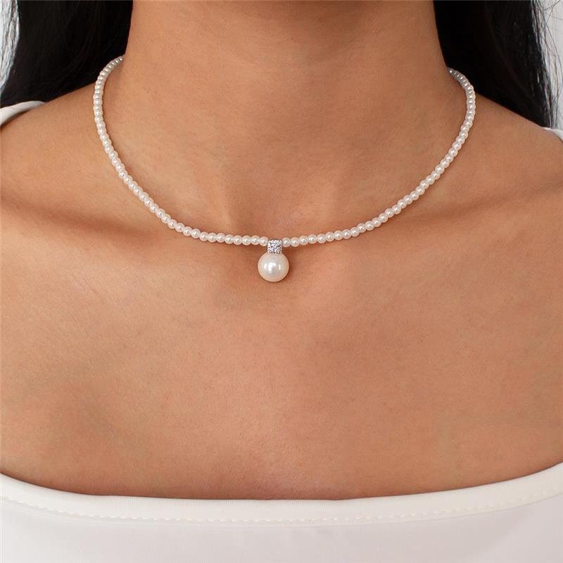 GARGANTILHA FOLHEADA RÓDIO BRANCO PÉROLA SHELL